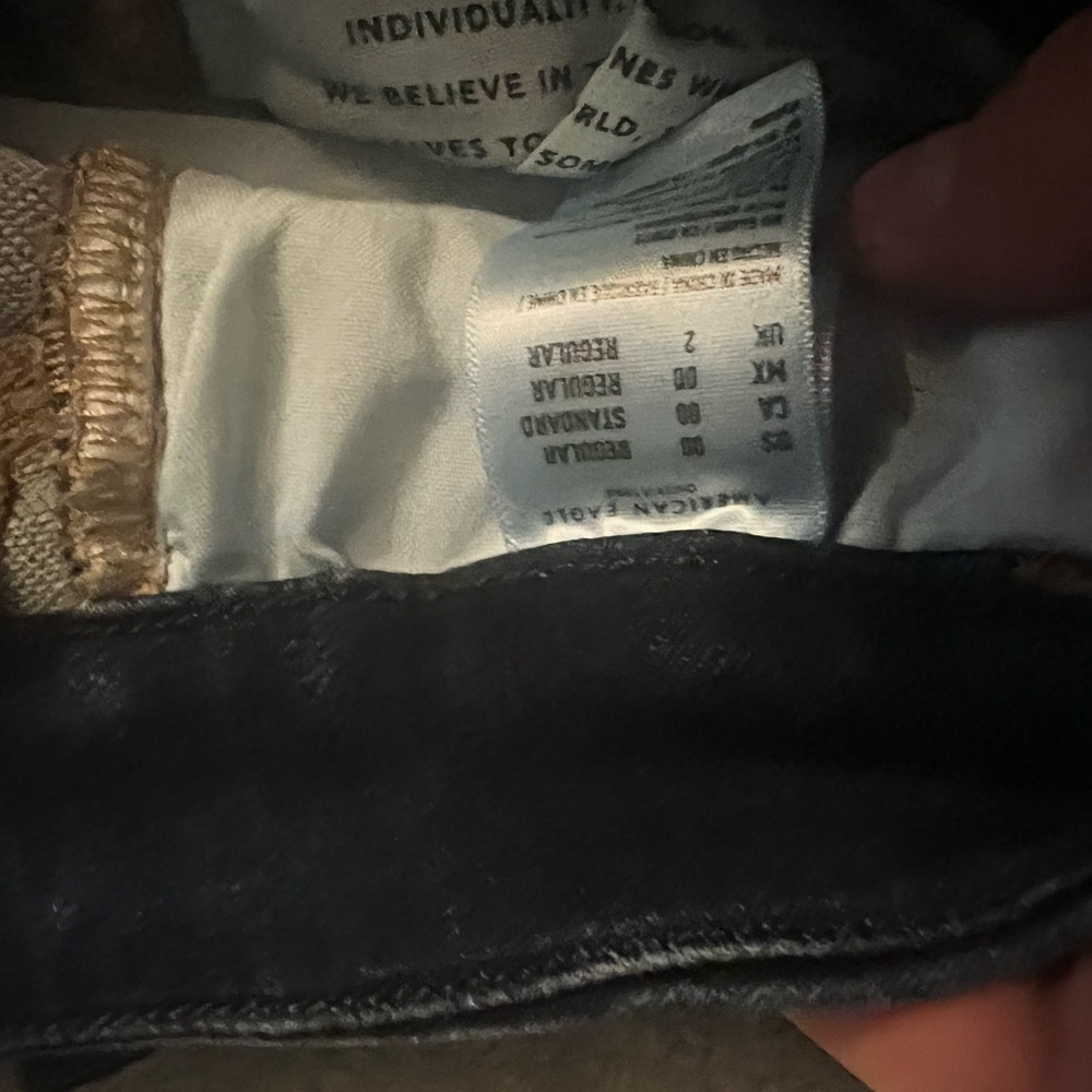 Women’s American Eagle size 00 regular distressed skinny jeans with pockets